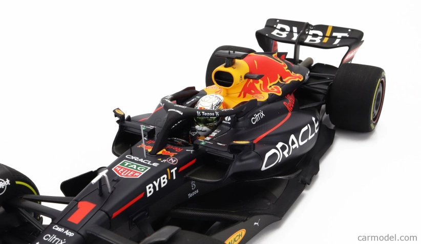 Minichamps Red bull F1 Rb18 Team Oracle Red Bull Racing N 1 1:18, tmavě modrá