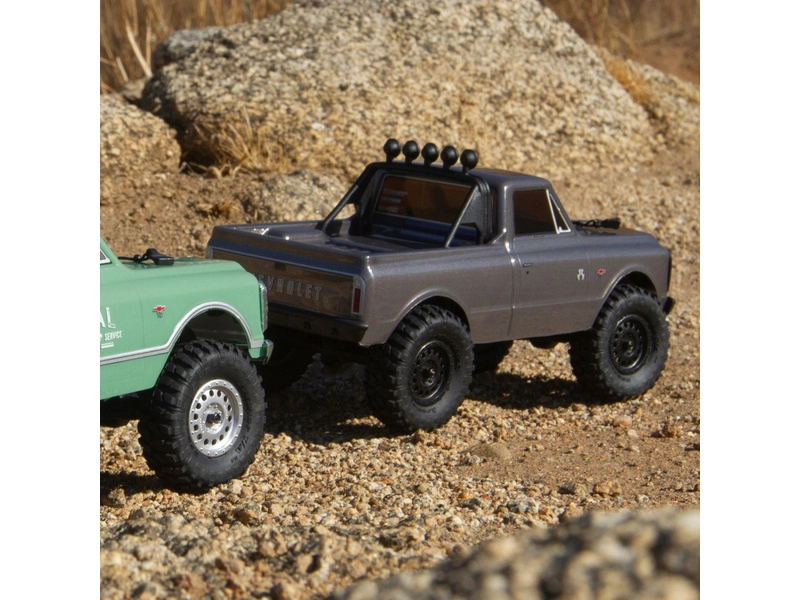 Axial SCX24 Chevrolet C10 1967 1:24 4WD RTR strieborný