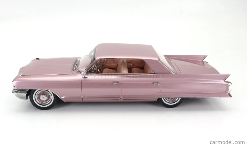 Stamp-models Cadillac Sedan De Ville 1962 1:18 Vřesově Růžová Met