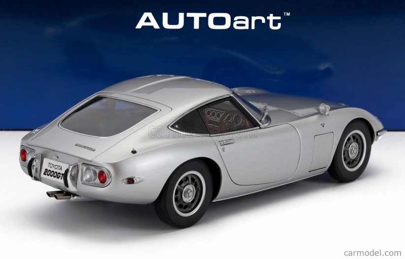 Autoart Toyota 2000gt 1967 1:18 strieborná