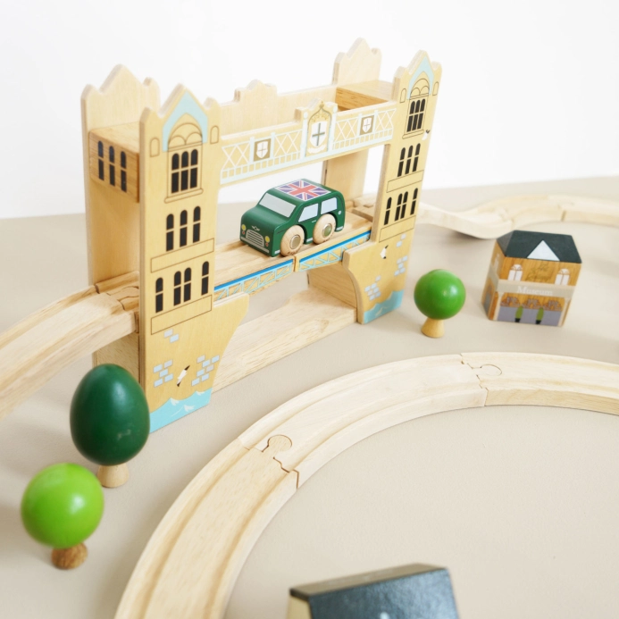 Le Toy Van Train City