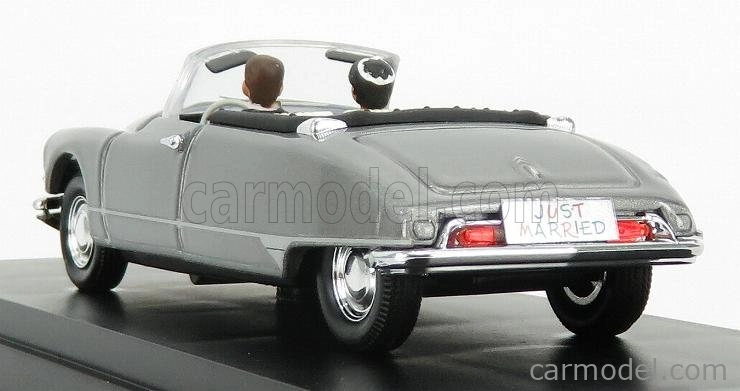 Rio-models Citroen Ds 19 Cabriolet Just Married 1961 s figúrkami 1:43 sivá