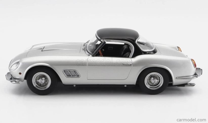 Ferrari 250gt California Spider s pevnou strechou 1960 v mierke 1:18 strieborná