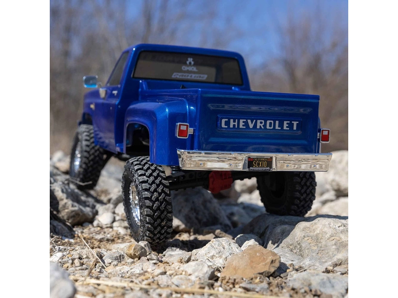 Axial SCX10 III Base Camp 1:10 4WD Chevy K10 1982 RTR modrý