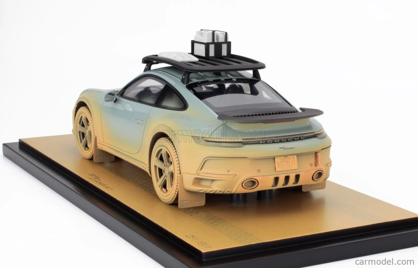 Spark-model Porsche 911 992 Dakar N 00 Ahead Coupe 2024 - Con Vetrina - S vitrínou 1:18 Zelený odtieň