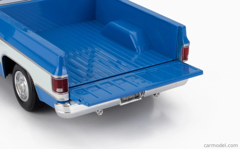 Maisto Chevrolet C-10 Pick-up Cheyenne Super 1974 1:18 modro-biela