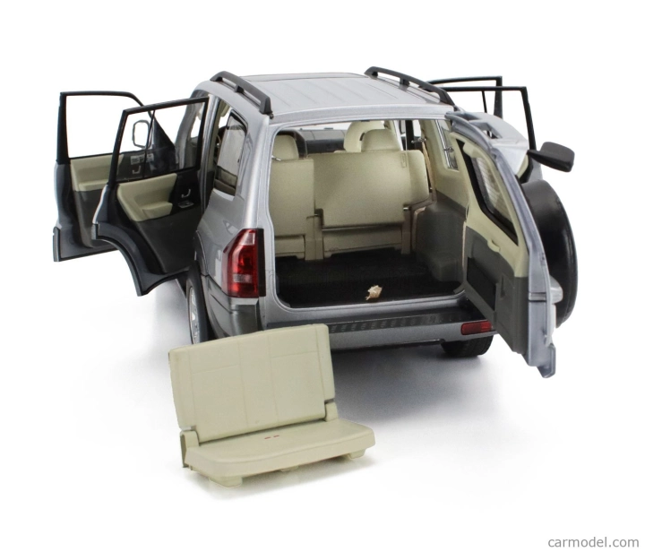 Sun-star Mitsubishi Pajero 3.5l V6 V73 2006 1:18 Silver Grey
