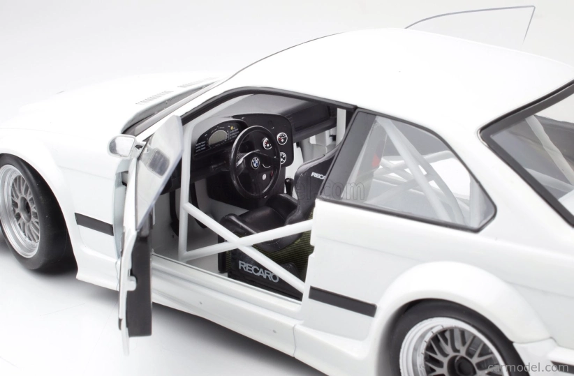 Werk83 BMW 3-series M3 Gtr (e36) Plain Body Version 1993 1:18 Bílá