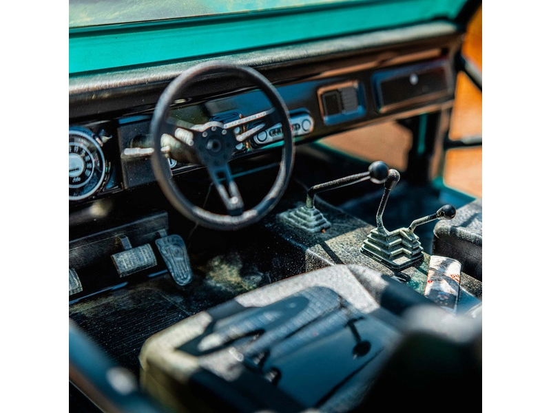 RC auto Axial SCX10 III Early Ford Bronco 4WD 1:10, biele