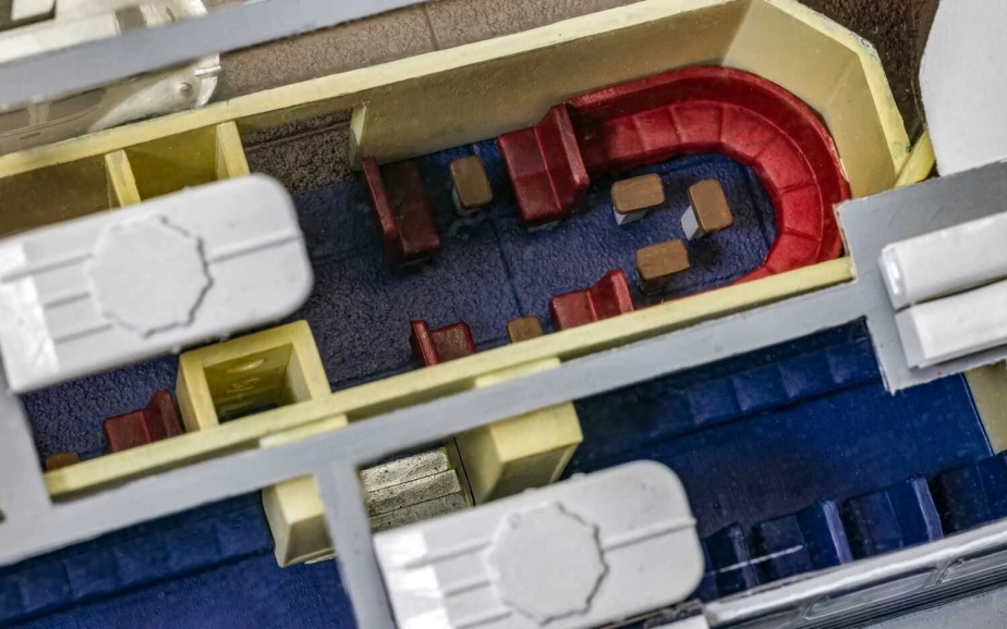 Classic Kit VINTAGE vznášedlo A09171V - SR.N4 Hovercraft (1:144)