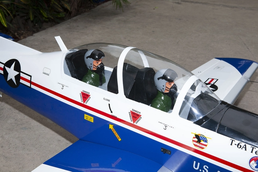 T-6A Texan II 1,6 m (zaťahovací podvozok) modrá/biela