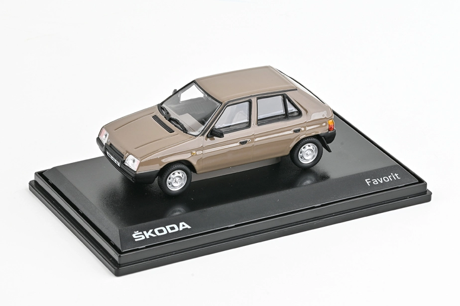 Abrex Škoda Favorit 136L (1988) 1:43 - Hnědá Kamenná