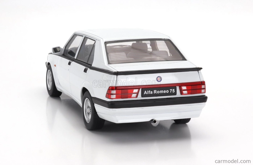 Triple9 Alfa romeo 75 1988 1:18 Bílá