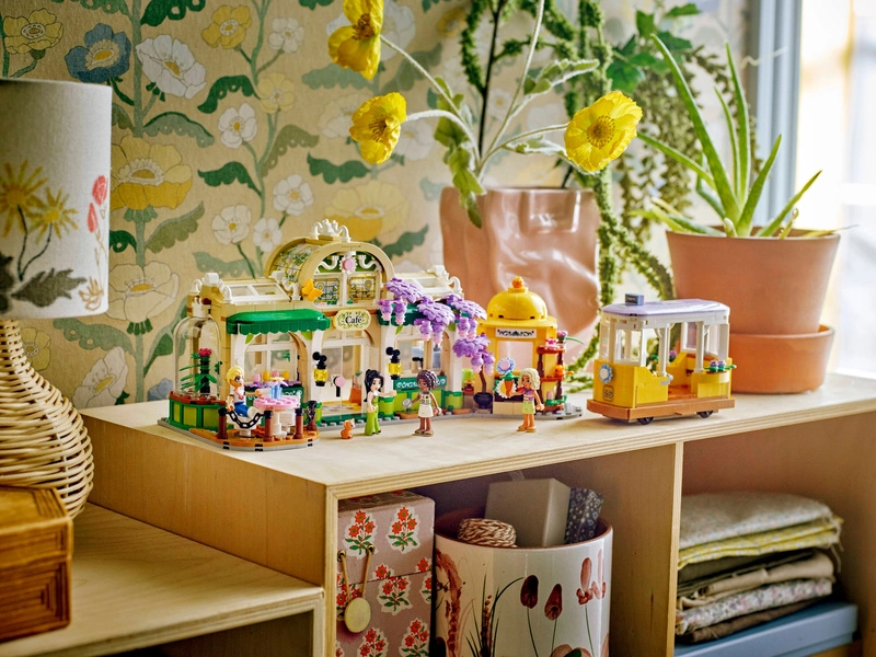 LEGO Friends - kaviareň plná rastlín a kvetinárstvo
