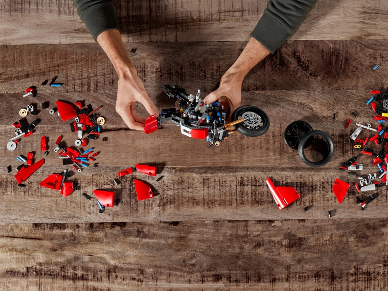 LEGO Technic – Ducati Panigale V4 R