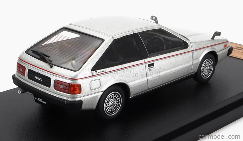 Edicola Isuzu Piazza (jr130) 1981 1:43 Strieborná