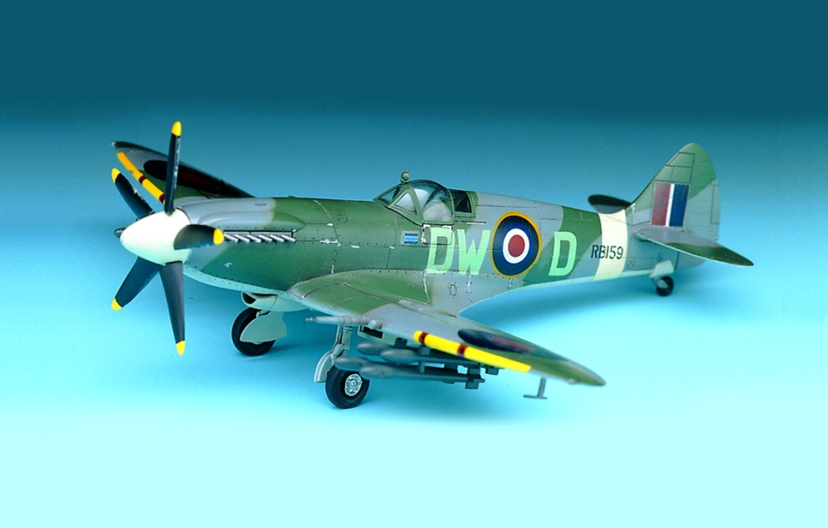 Academy Supermarine Spitfire Mk.XIVC (1:72)