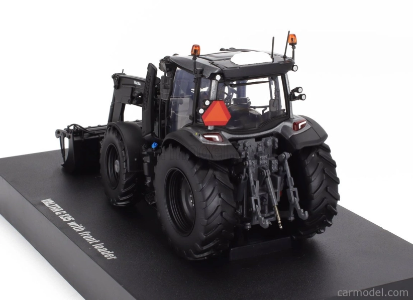 Universal hobbies Valtra G135 Traktor 2017 1:32 čierny