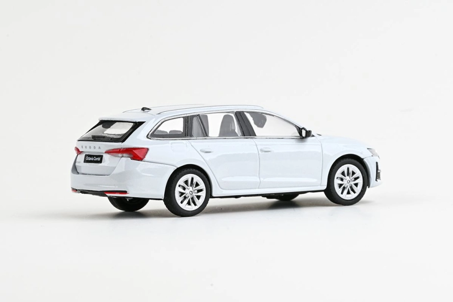 Abrex Škoda Octavia IV FL Combi (2024) 1:43 - White Moon Metallic | RCprofi.sk