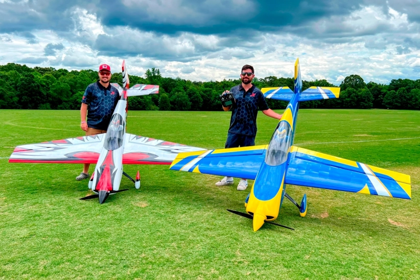 RC letadlo 104" Edge 540T 2,64m, modrá/žlutá