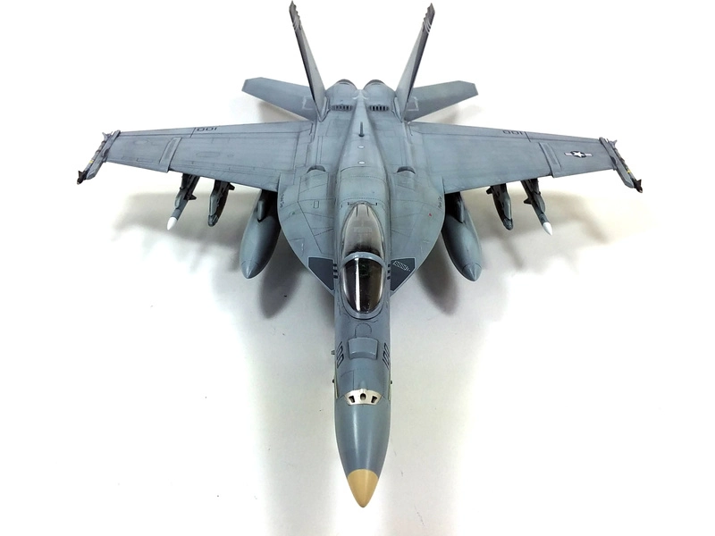 Academy Boeing F/A-18E VFA-143 USN Pukin Dogs (1:72)
