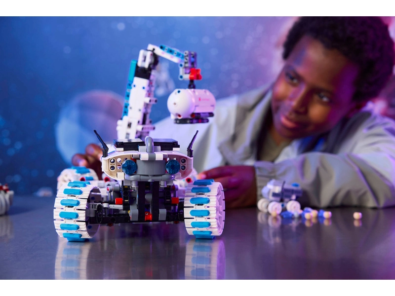 LEGO Technic - Mesačný rover Lunar Outpost™