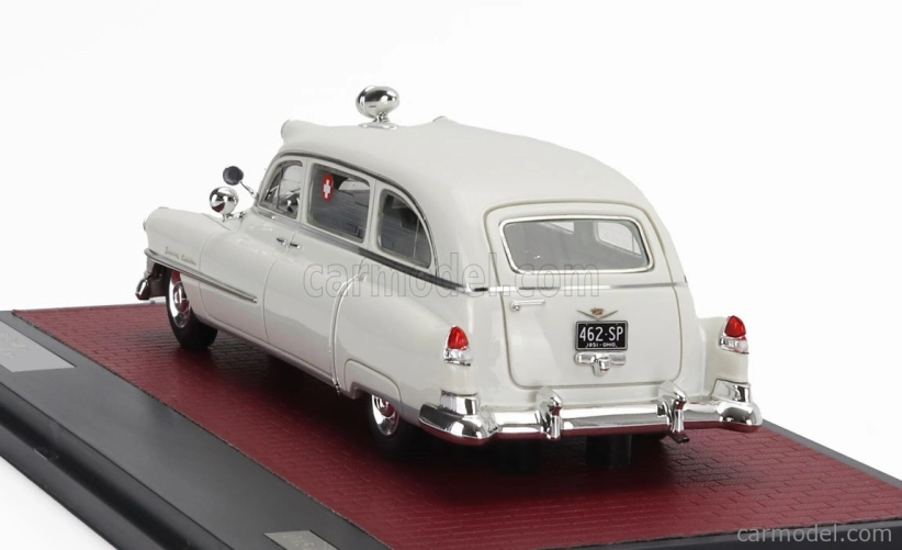 Matrix scale models Cadillac Superior Ambulance 1951 1:43 Bílá