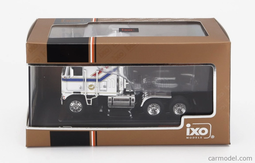 Ixo-models Kenworth K100 Aerodyne Tractor Truck 3-assi 1976 1:64 Bílá
