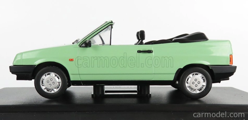 Edicola Lada Vaz 2108 Cabriolet Natasha 1986 - poškodenie Blister Box 1:24 zelená