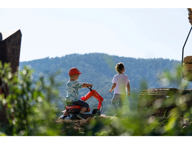 FALK - Dětské odrážedlo bagr Volvo