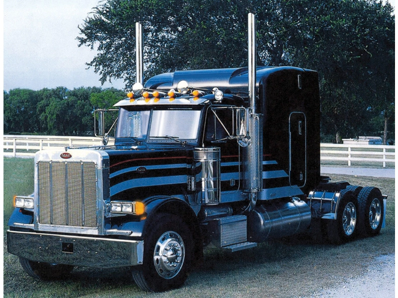 Italeri CLASSIC PETERBILT 378 "Long Hauler" (1:24)