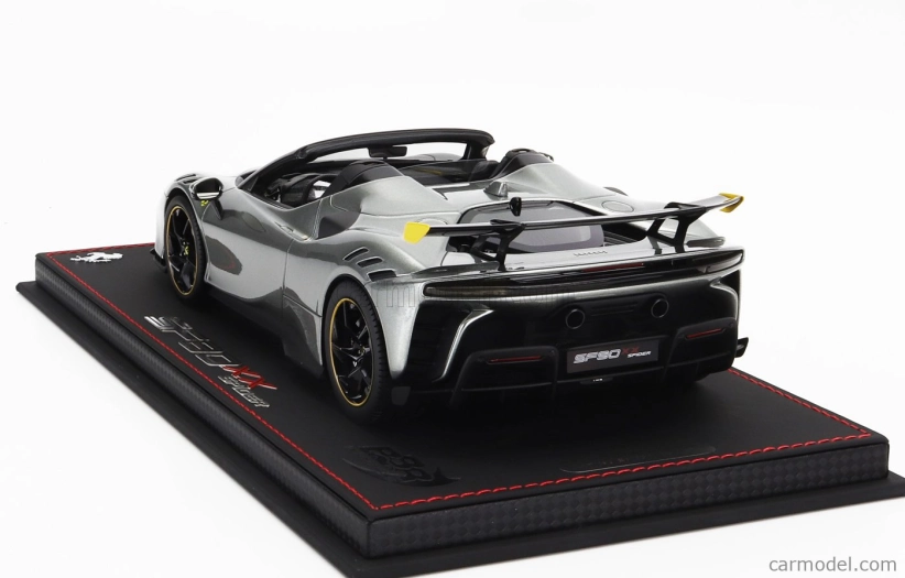 Bbr-models Ferrari Sf90 Xx Stradale Spider 2024 - Con Vetrina - With Showcase 1:18 Grigio Competizione - Šedá Žlutá Černá