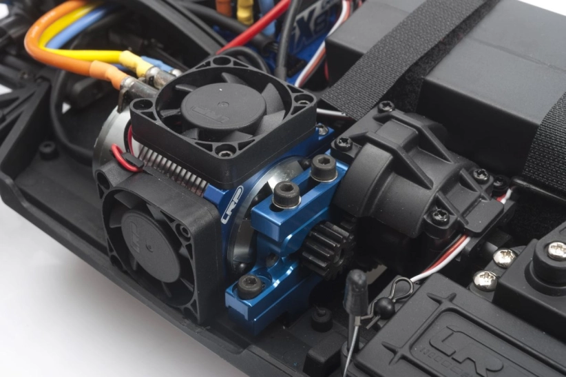 Držiak pre ventilátory 2x40mm na 1/8 Elektrické motory