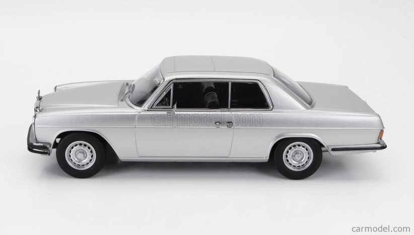 Mercedes Benz 250c/8 (w114) Coupe 1969 1:18 Strieborná