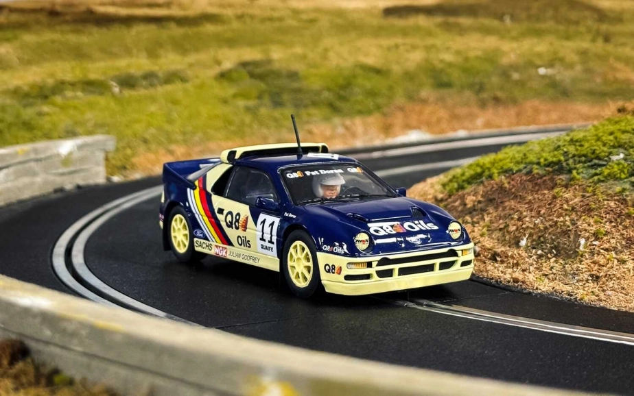 Autíčko Rally SCALEXTRIC C4667 - Ford RS200 Pat Doran (1:32)