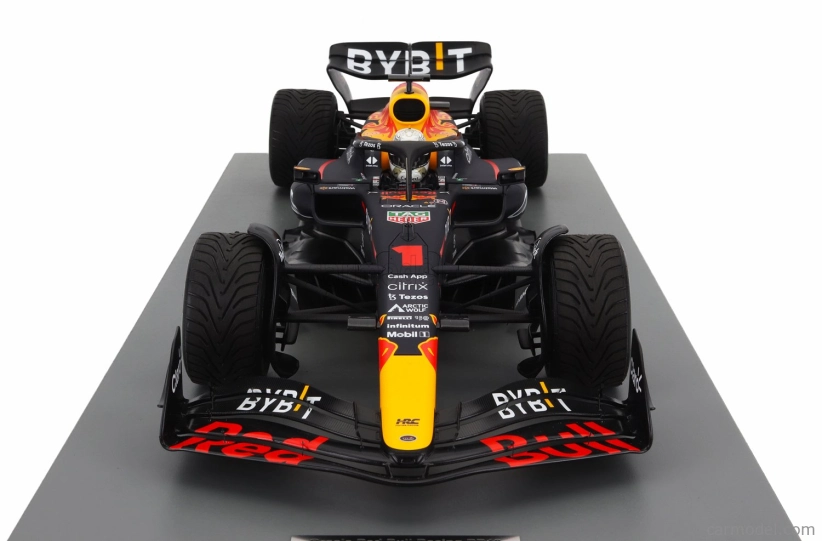Spark-model Red bull F1 Rb18 Team Oracle Red Bull Racing N 1 World Champion Winner Japan Gp With Pit Board 2022 Max Verstappen 1:12 Matte Blue Yellow Red