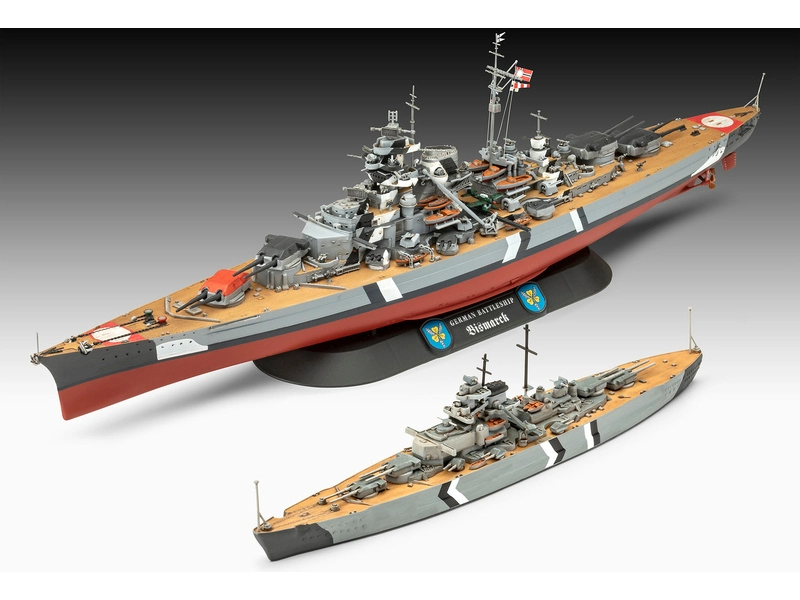 Revell The Legendary Bismarck (1:700 + 1:1200) (darčeková súprava)