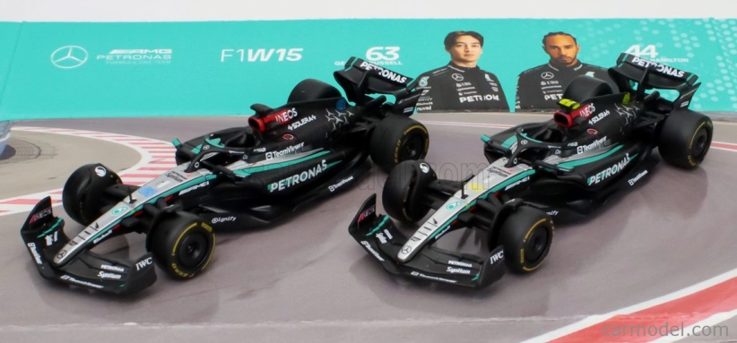 Bburago Mercedes gp Set F1 2x W15 Eq Performance Team Amg Petronas Motorsport N 44 Season 2024 Lewis Hamilton + N 63 Season 2024 George Russell 1:43 čierna strieborná zelená