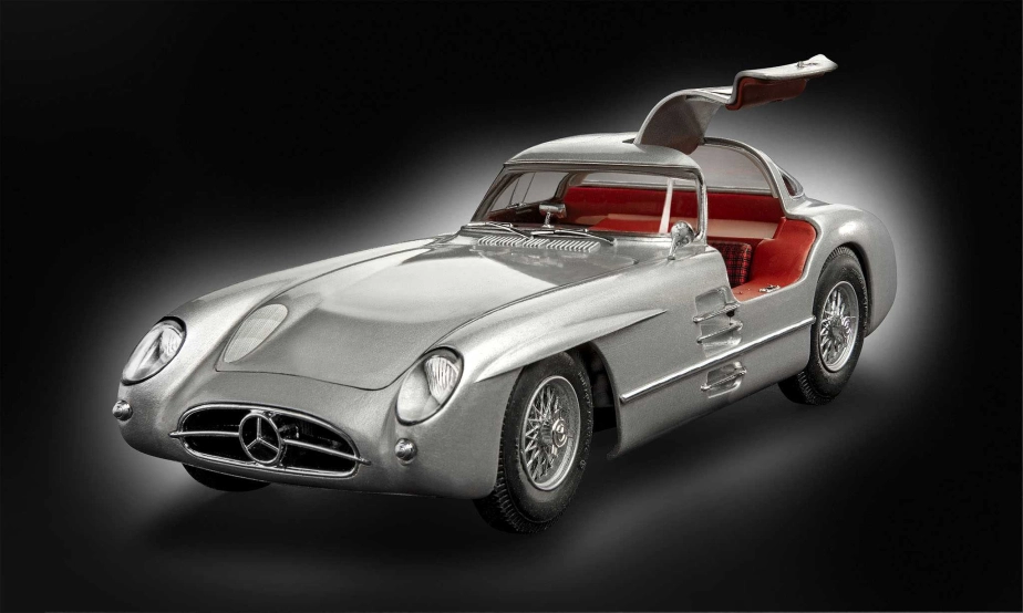 Revell Mercedes-Benz 300 SLR (70. výročie) (1:24) (darčeková súprava)
