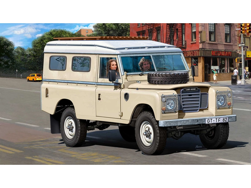 Revell Land Rover Series III LWB Commercial (1:24) (súprava)