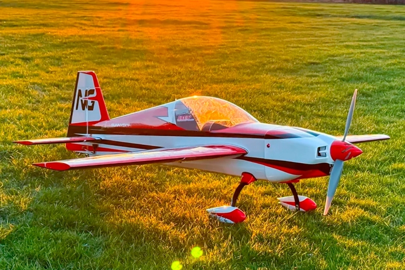 RC letadlo 104" Extra NG ARF 2,64m, červená