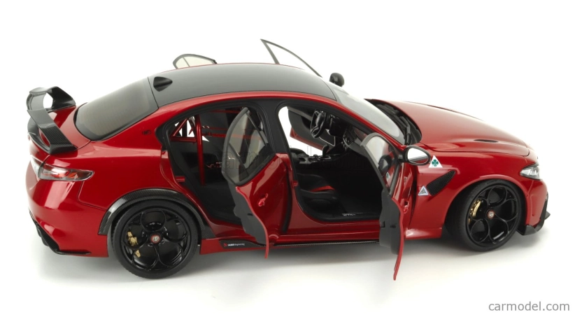 Motorhelix Alfa romeo Giulia Gtam s motorom a príslušenstvom 2021 1:18 Red Met