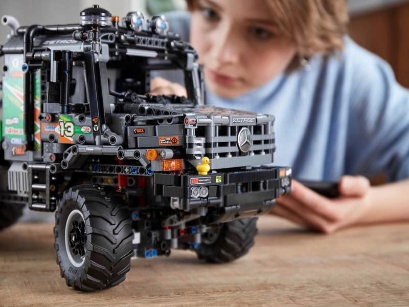 LEGO Technic – truck trialové vozidlo Mercedes-Benz Zetros 4x4