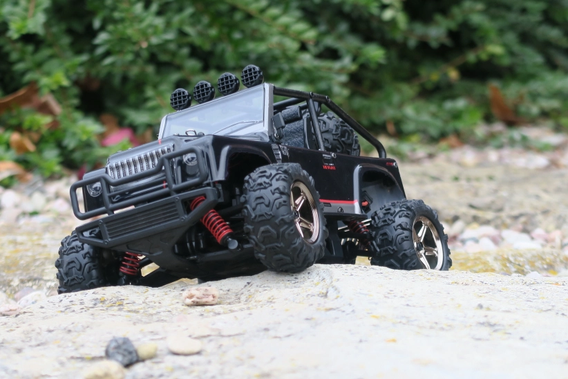 RC auto JEEP Subotech Brave, čierna