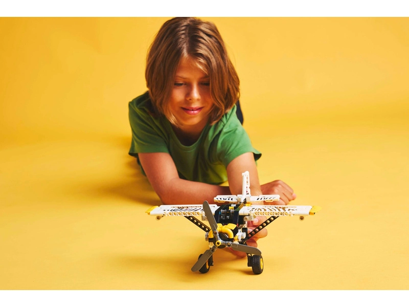 LEGO Technic – Lietadlo do vzdialených oblastí