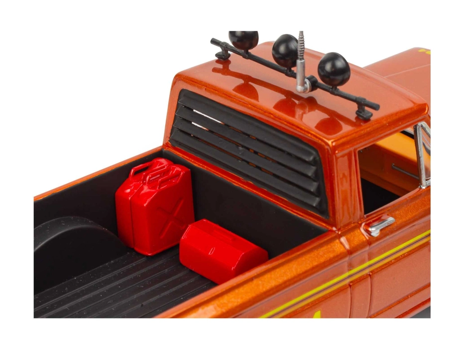 Plastic ModelKit MONOGRAM auto 4568 - Jeep J-10 pickup with camper (1:24)