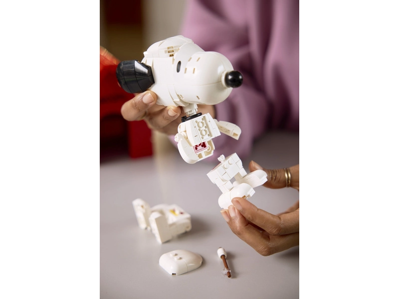 LEGO Ideas - Peanuts: Snoopyho bouda