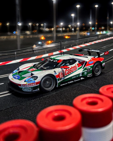 Auto Carrera D124 - 24000 Ford GT Race Car "No.67"
