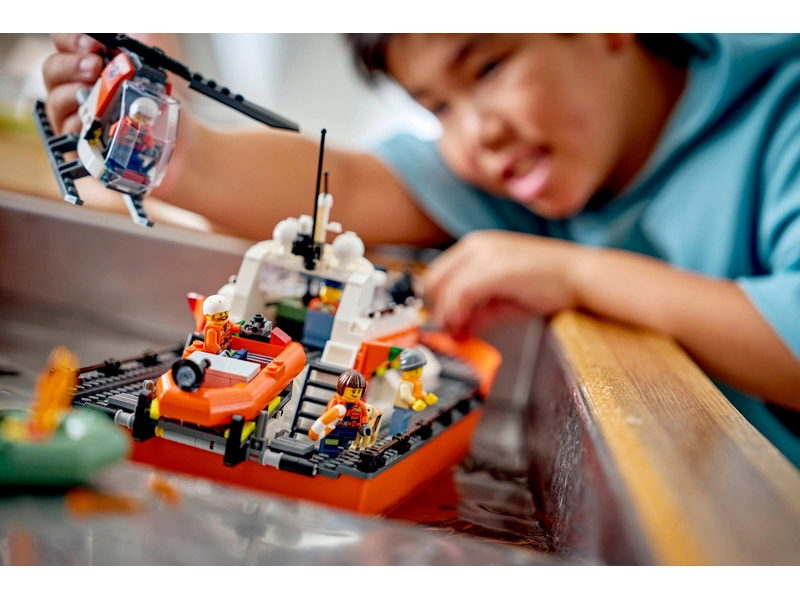 LEGO City - Záchranný čln pobrežnej hliadky a vrtuľník