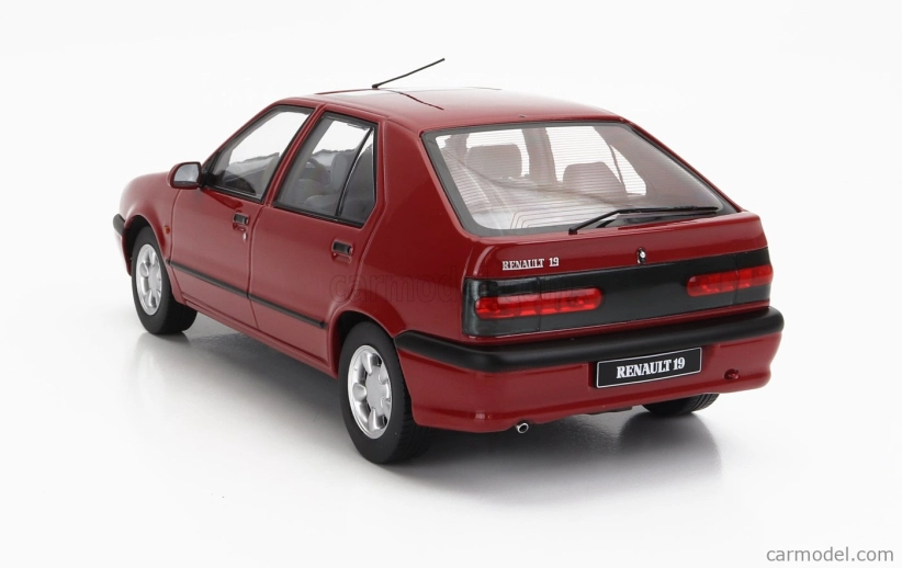 Triple9 Renault R19 1994 1:18 Red Met